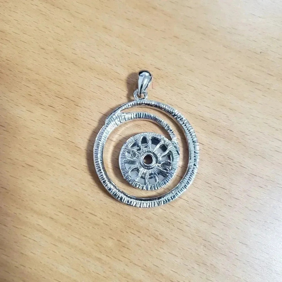 Interchangeable Snap Jewelry Pendant - Picture 2 of 4